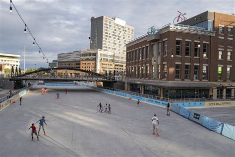 canalside roller rink photos|Photos: Fun on four wheels at the Roller Rink at。